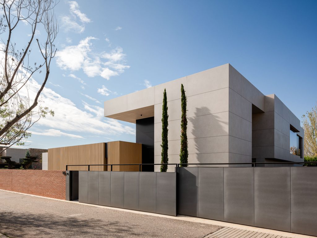 HOUSE M